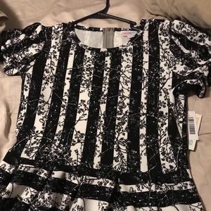 Medium LuLaRoe Amelia dress black & white!